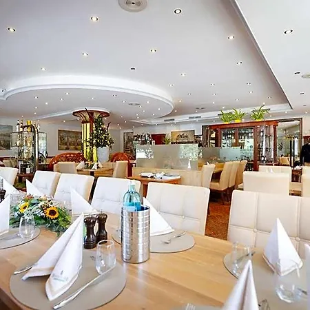 Restaurant Bismarckturm מלון 3*